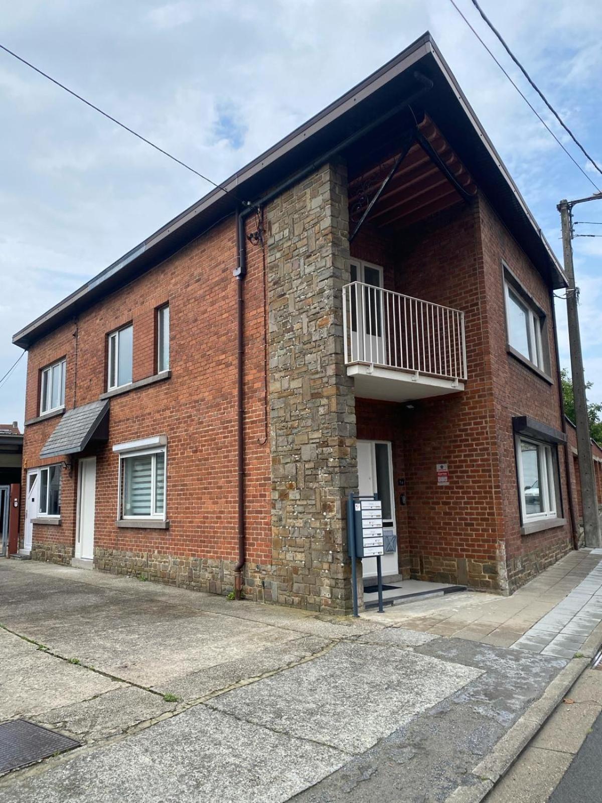 1-E Superbe Appartement Lumineux Charleroi Exterior photo